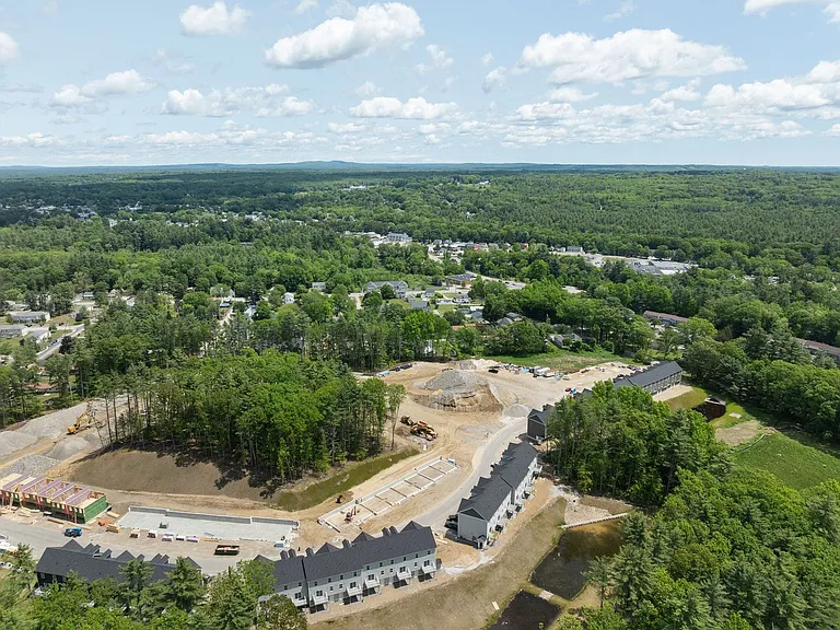 Bayberry Commons- 3 Bedroom 2.5 Bath Townhomes with 2 Car Garage — Photo 143