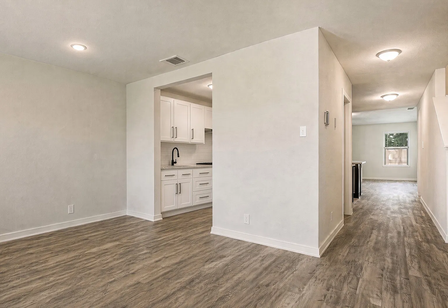 5 bed, 2.5 bath, 2539 sqft, $2,650 — Photo 4