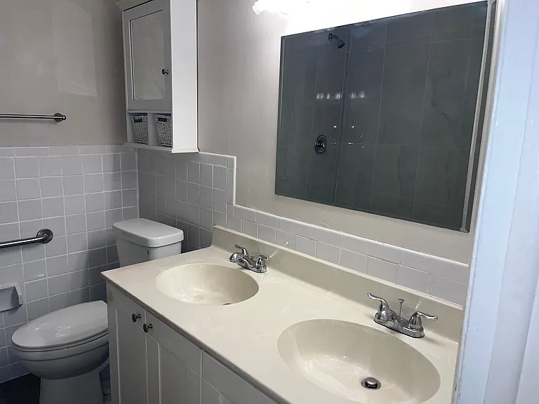 Double sink bathroom.