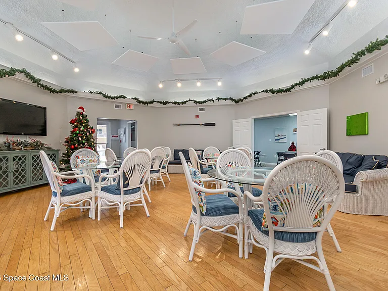 601 Shorewood Dr #G405 — Photo 32