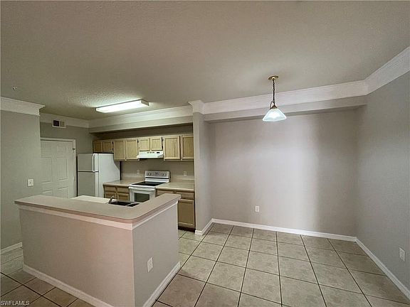 3rd image of 11500 Villa Grand #306
