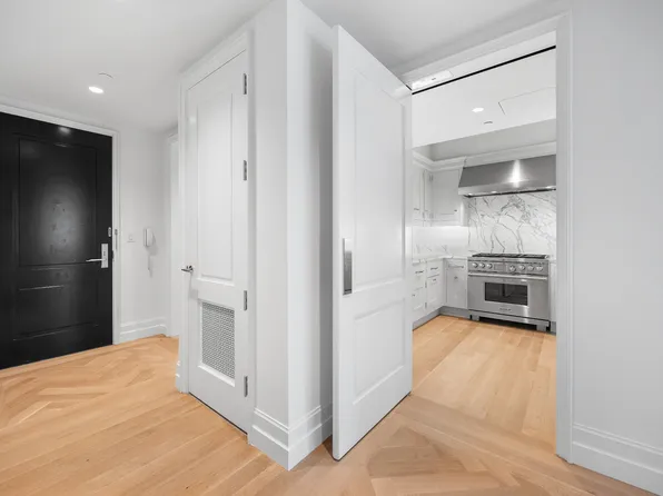 301 East 81st Street image 13 of 31