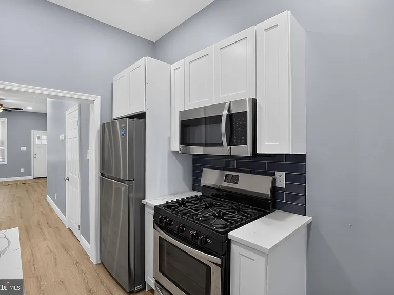3053 Janney St — Photo 4