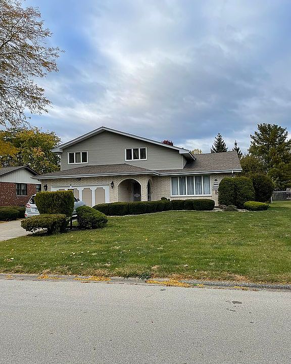 2nd image of 12242 W Lake View Dr