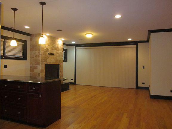 3rd image of 6318 N Albany Ave APT G