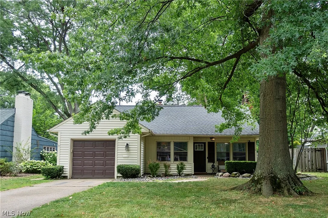 127 Edgewood Dr photo 1