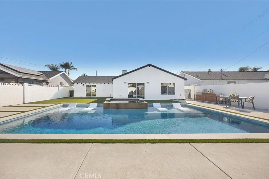 4 bed, 1500 sqft, $1,600 — Photo 2