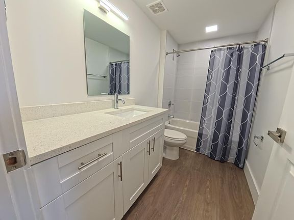 4th image of 1620 NW 18th St #302
