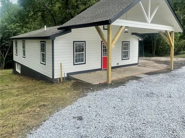 250 W Grove St, Toccoa, GA 30577