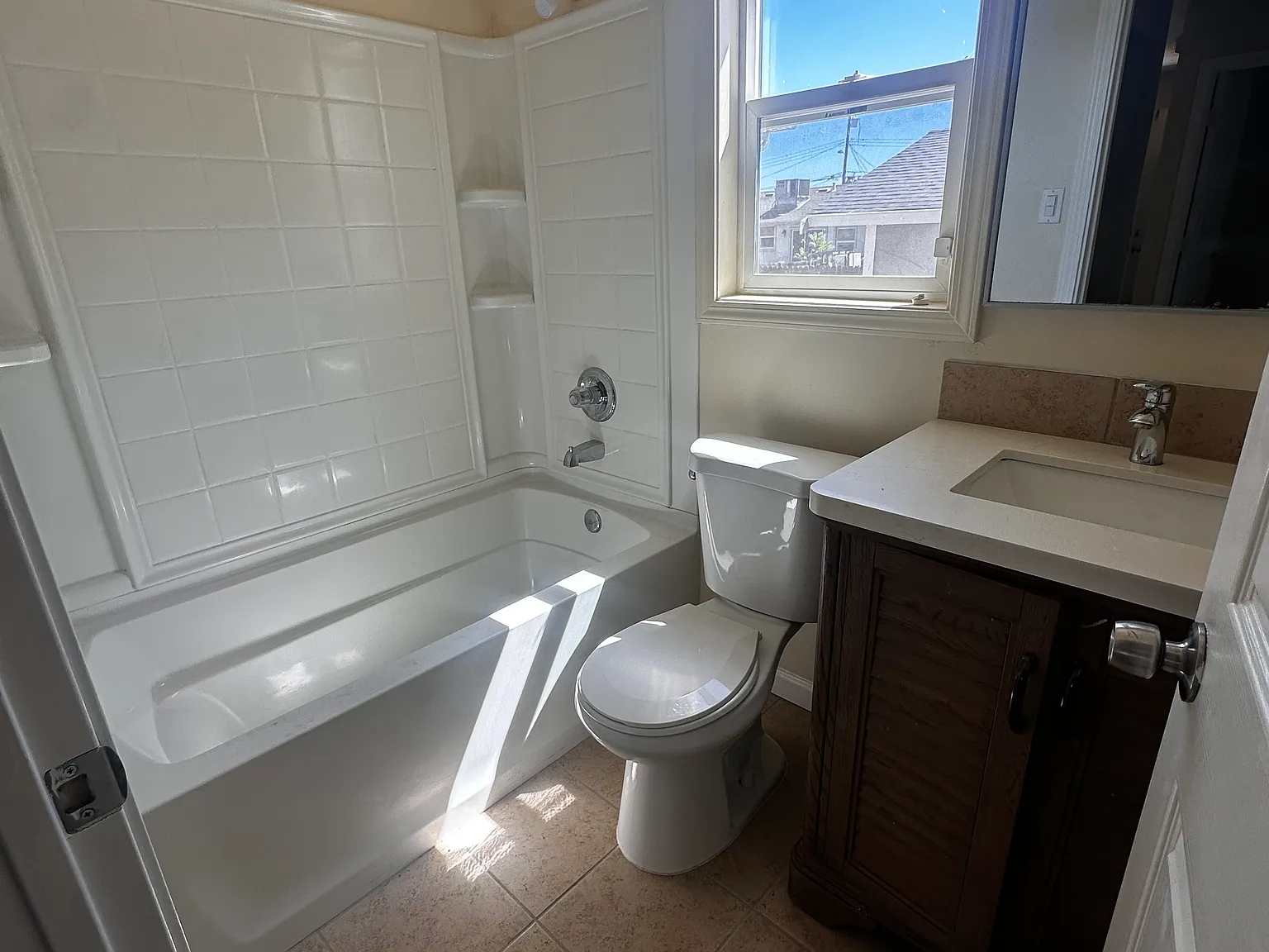 5 bed, 1766 sqft, $5,000 — Photo 4