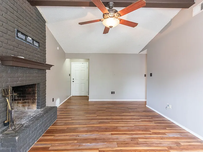 3902 Karen Dr — Photo 4