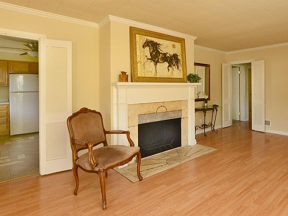 2nd image of 118 Sunset Dr