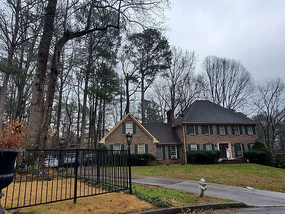 3rd image of 4568 Balmoral Ct