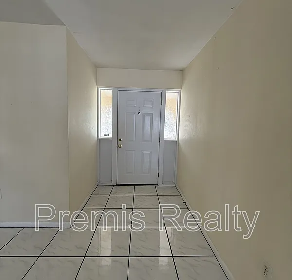 2238 Colonial Dr — Photo 5