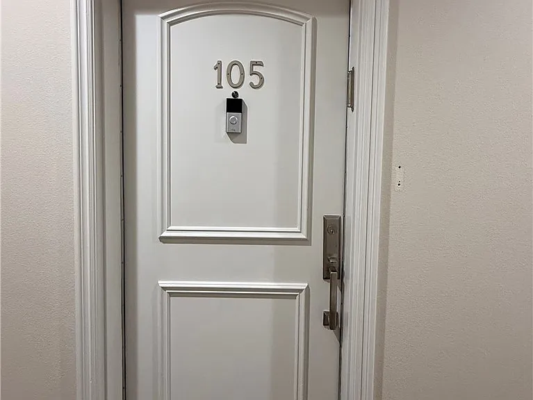 1410 N Curson Ave #105 — Photo 5