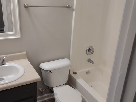 5th image of 1931 Karen Cir Unit D