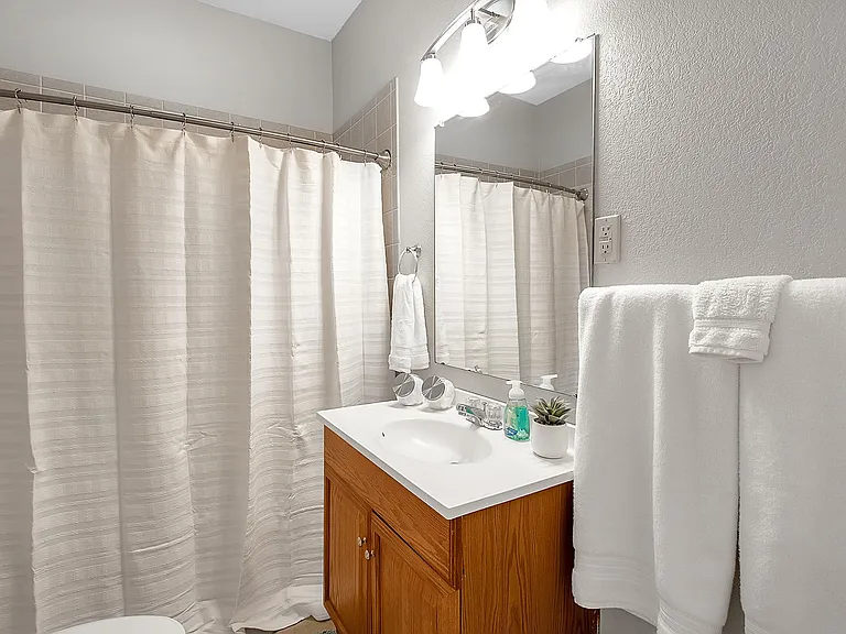 531 S Volutsia Ave — Photo 24