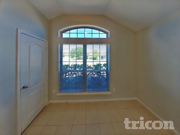 4th image of 304 Sardius Blvd