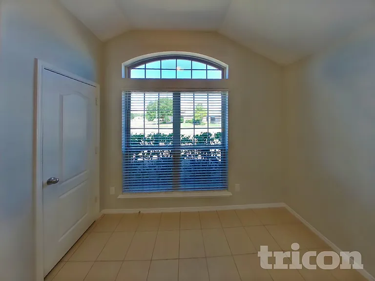 304 Sardius Blvd — Photo 4