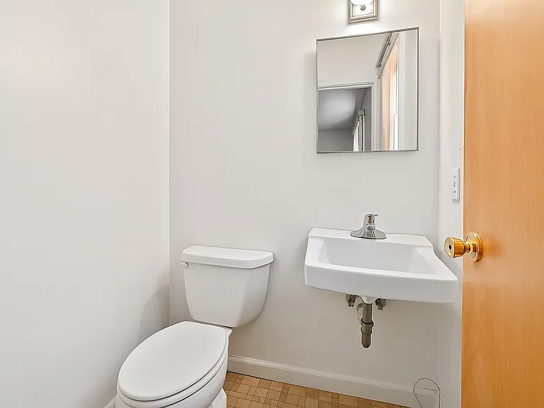 568 Manville Rd #UL — Photo 14