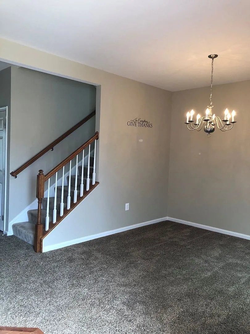 Building Photo - 9539 Evergreen Cir