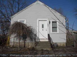 901 Stirling St, Pontiac, MI 48340