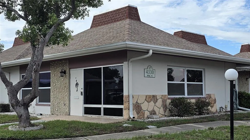 2 bed, 1.5 bath, 825 sqft, $1,350 — Photo 4