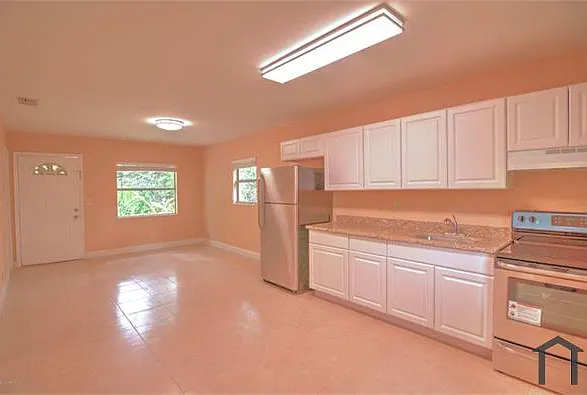 2885 Gilmore St — Photo 1