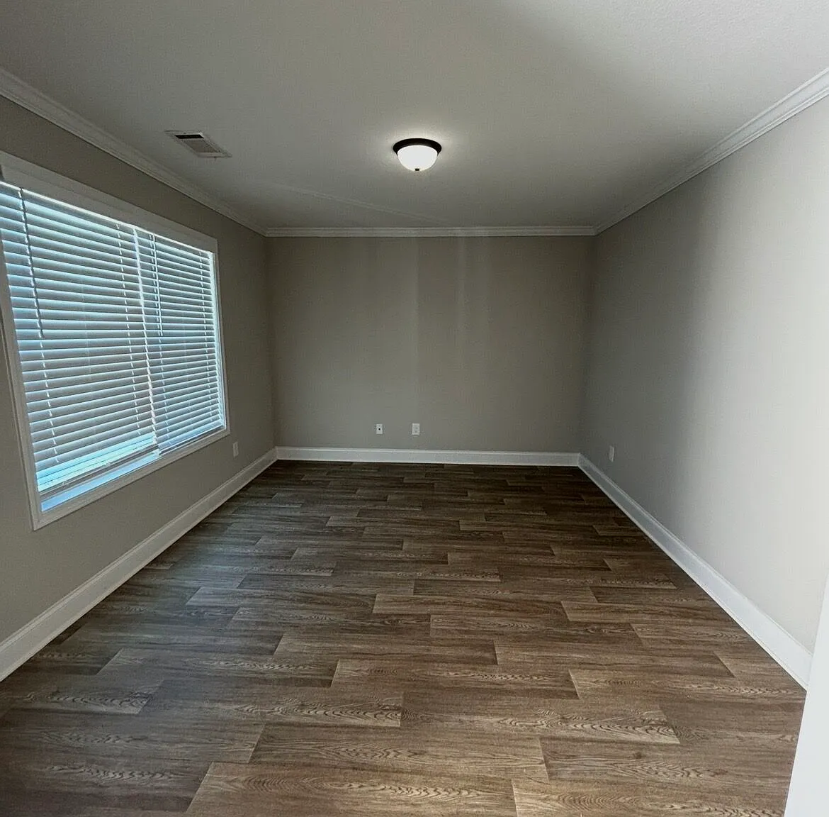 4 bed, 2.5 bath, 2306 sqft, $2,250 — Photo 4