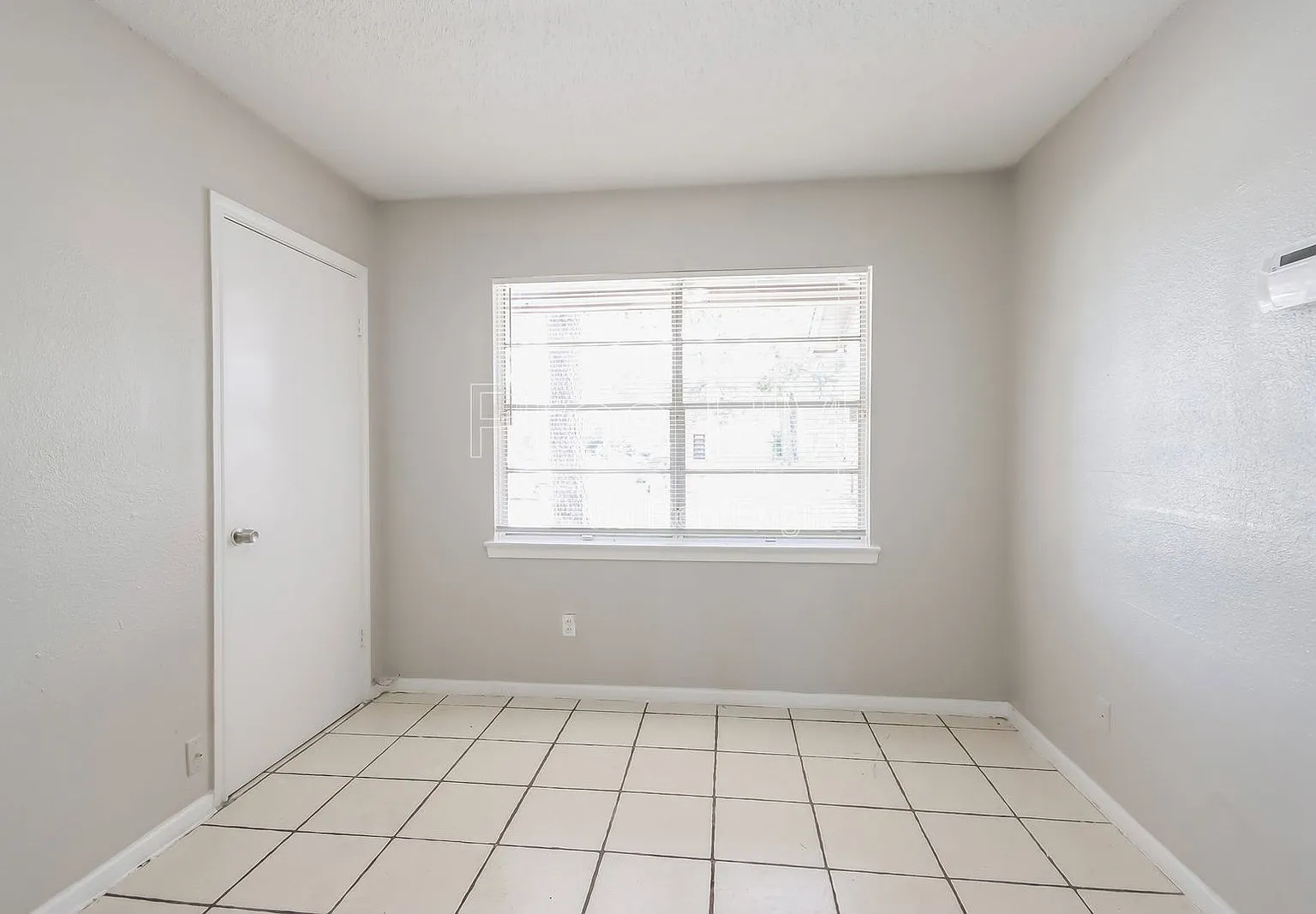 3 bed, 1.0 bath, 1368 sqft, $1,435 — Photo 2