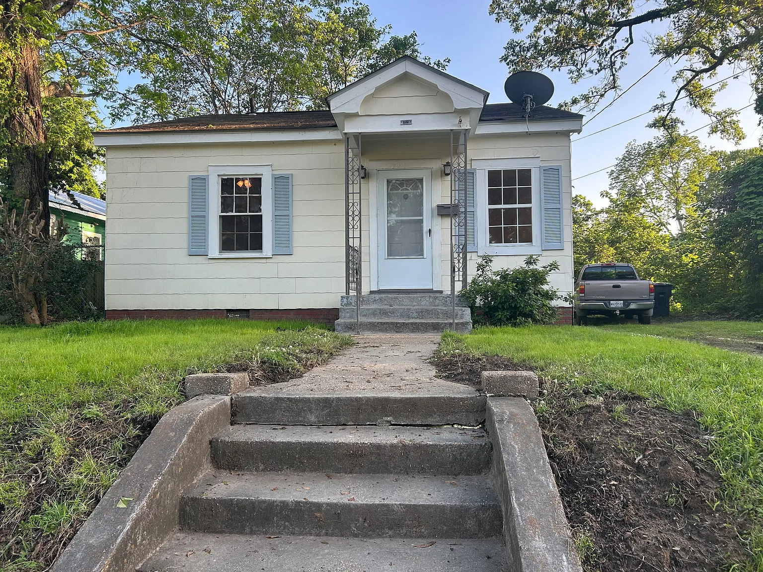 2 bed, 932 sqft, $1,045 — Photo 1