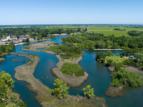 10-minute drive to Lodi Lake