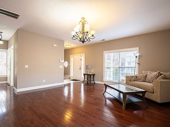 4th image of 1344 Springview Dr