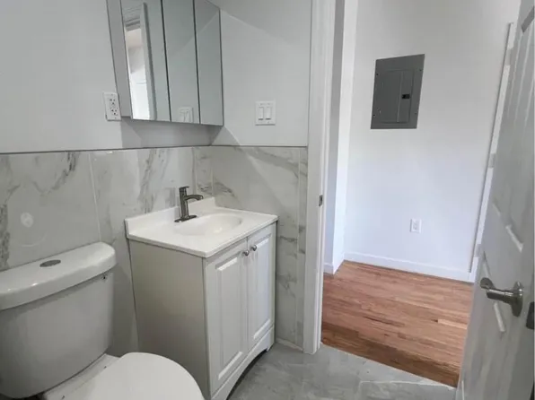 718 Rosedale Avenue image 3 of 9