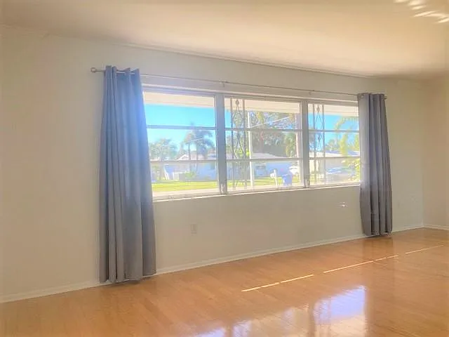 2 bed, 2358 sqft, $3,200 — Photo 4