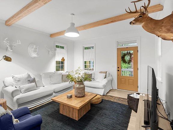3rd image of 2045 Fernwood Way