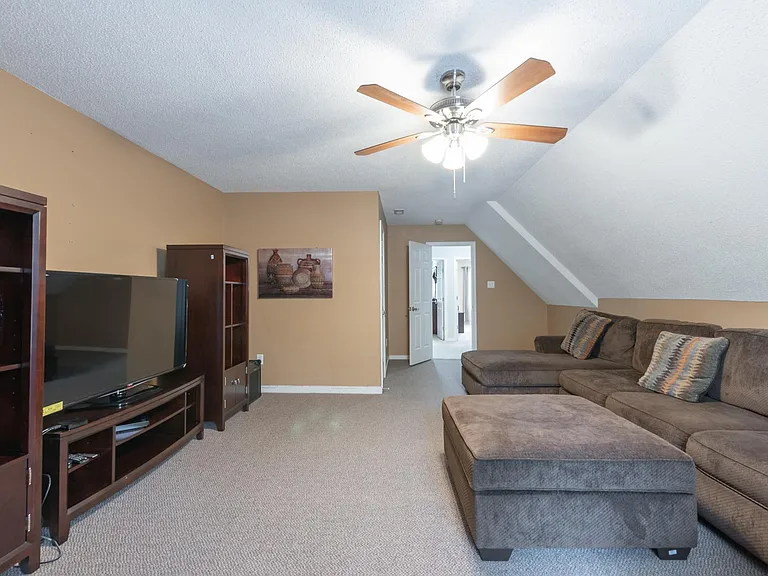 5121 Lippingham Ln — Photo 25