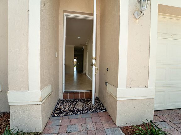 4th image of 4341 NE Lake Lucerne Circle NE