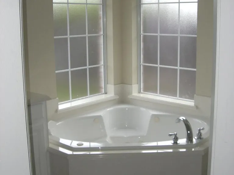 Jet Tub Master Bathroom