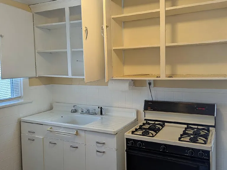 918R Vickroy Ave #2 — Photo 4