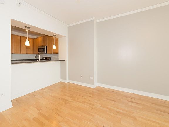 4th image of 200 N Jefferson St APT 1203