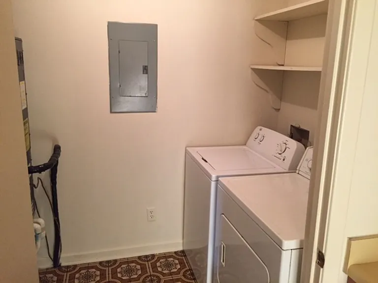 415 Laurel Ave W — Photo 18