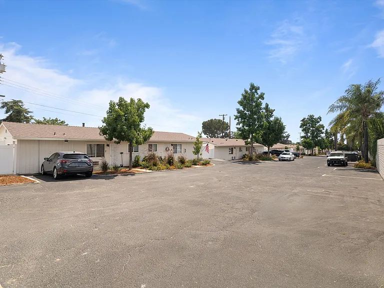 Vista Palms Apartment Homes- Yucaipa, CA — Photo 28
