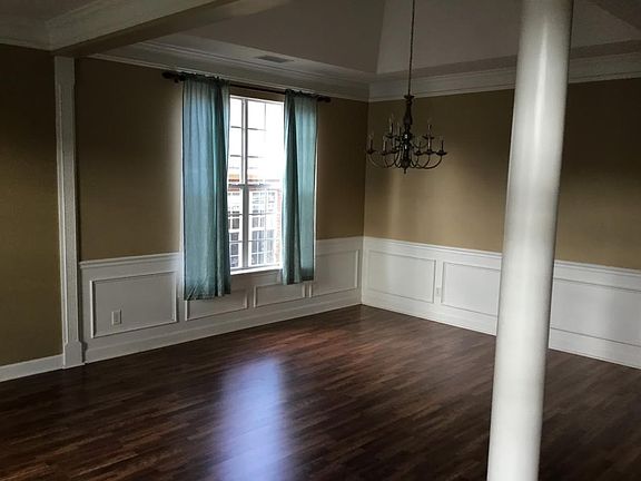 3rd image of 212 Bainbridge Dr