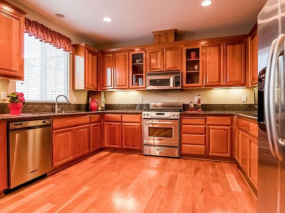 3rd image of 4020 Crandall Cir