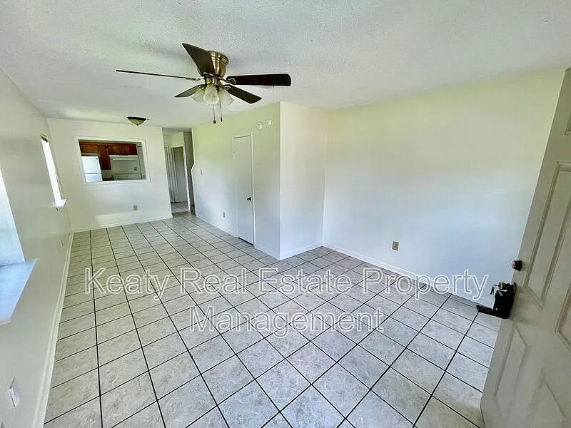 2 bed, 1.5 bath, 1000 sqft, $800 — Photo 2