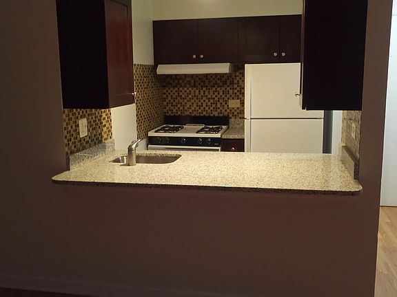 4th image of 3710 N Pine Grove Ave APT 215