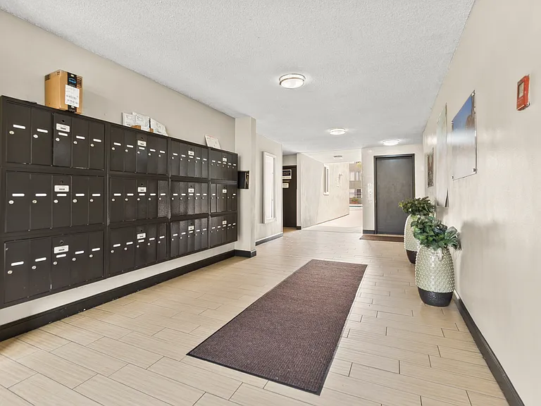 Leyden Apartments — Photo 22
