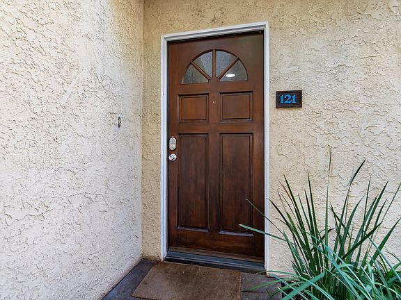 4th image of 3130 Montrose Ave APT 121