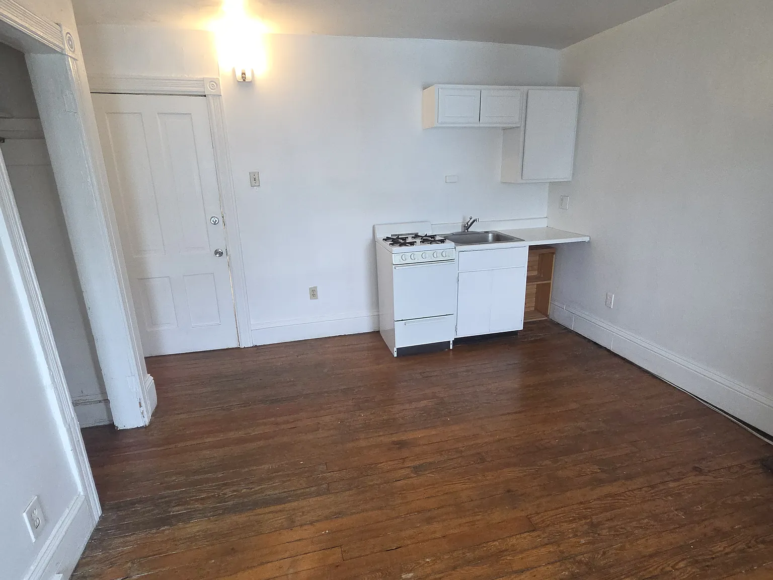 Studio, $700 — Photo 2